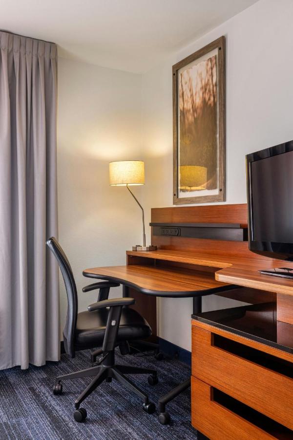 King Room at Fairfield Inn & Suites by Marriott Smithfield Selma/I-95