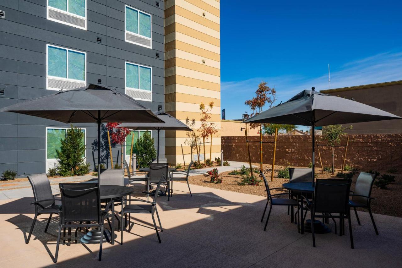 | Fairfield Inn & Suites Las Vegas Northwest