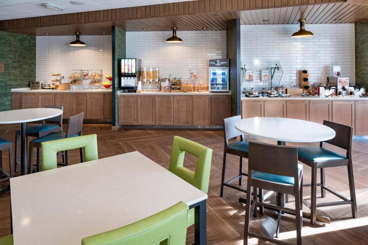 | Fairfield Inn & Suites Las Vegas Northwest
