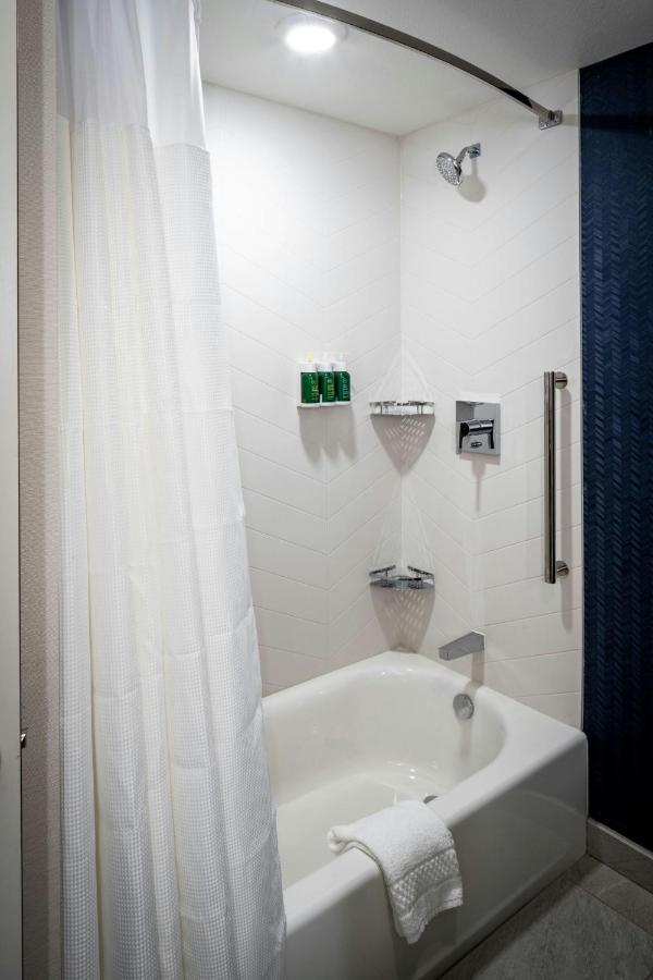 | Fairfield Inn & Suites Las Vegas Northwest