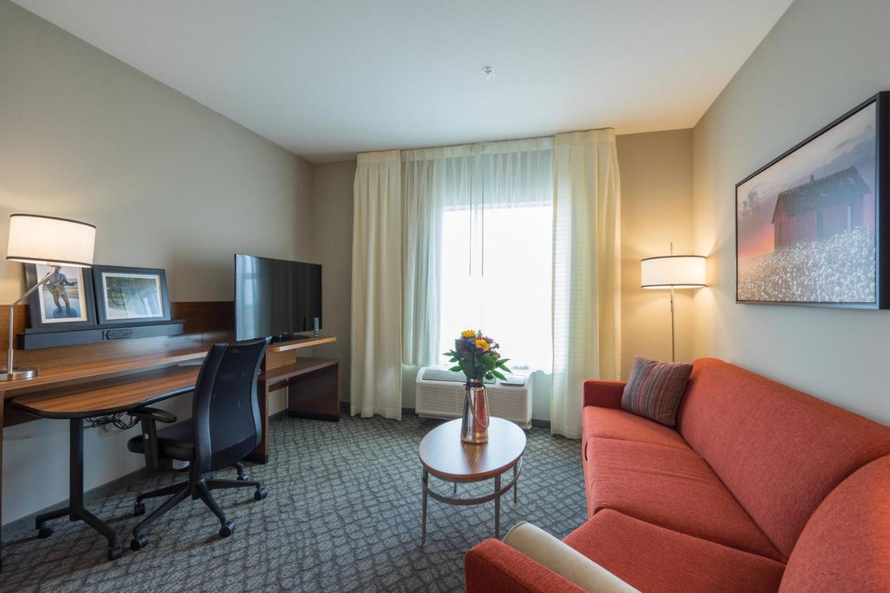 | Fairfield Inn and Suites by Marriott Lubbock Southwest