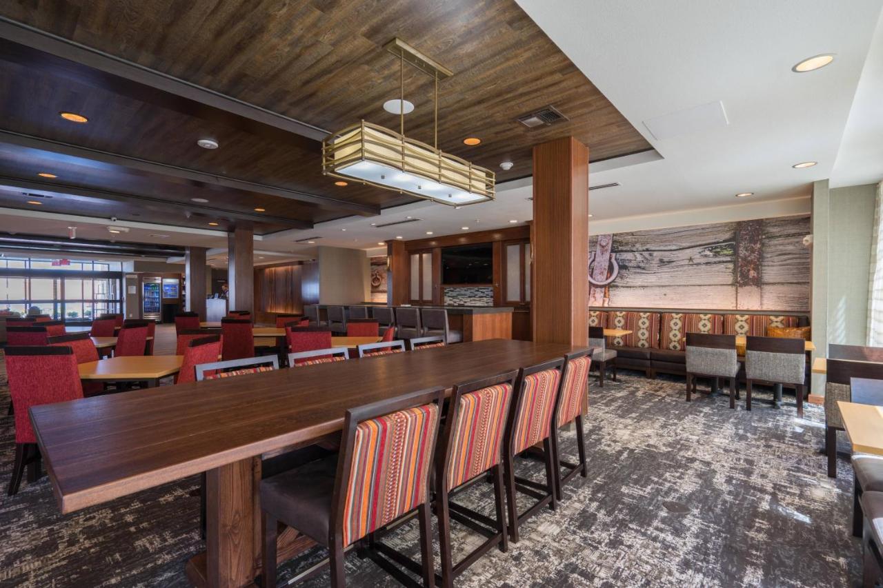 | Fairfield Inn and Suites by Marriott Lubbock Southwest