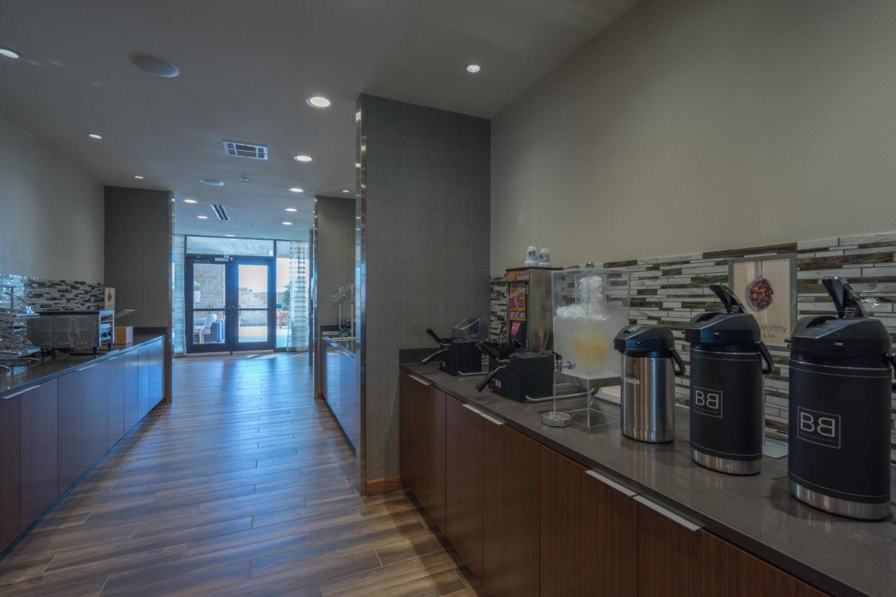 | Fairfield Inn and Suites by Marriott Lubbock Southwest