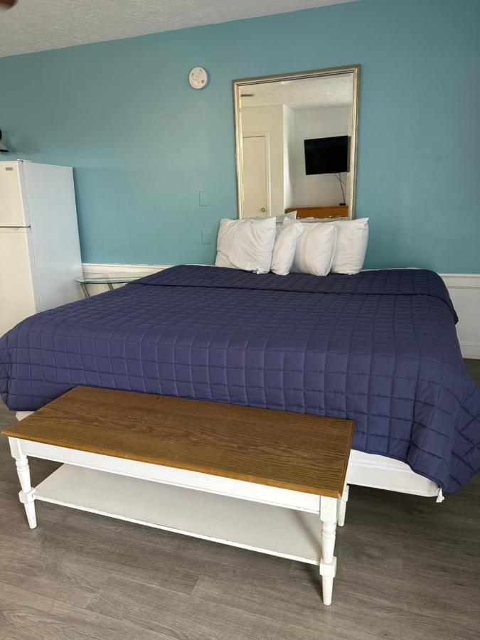 | Nautical Motel