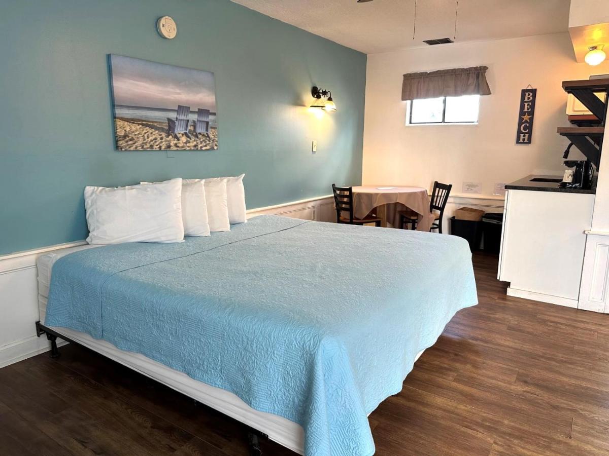 | Nautical Motel