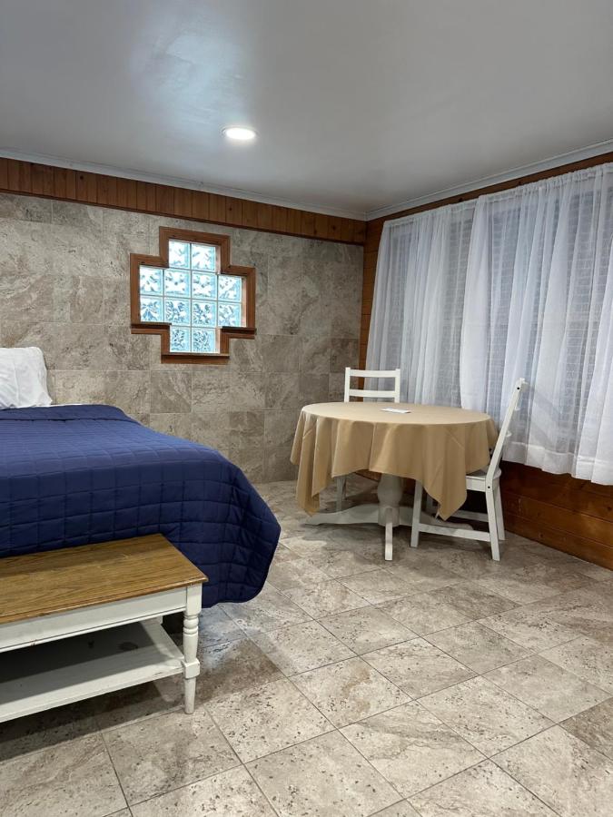 | Nautical Motel