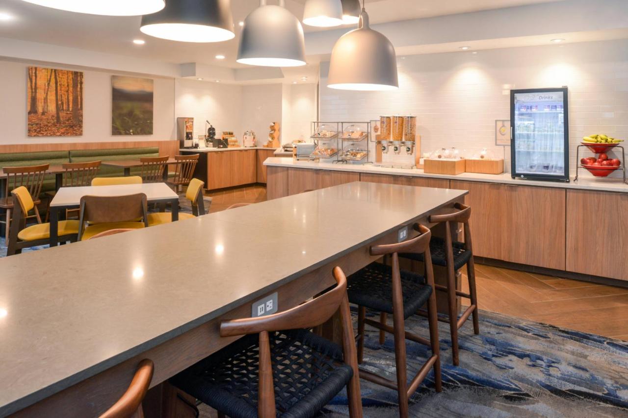 | Fairfield Inn by Marriott Pittsburgh New Stanton