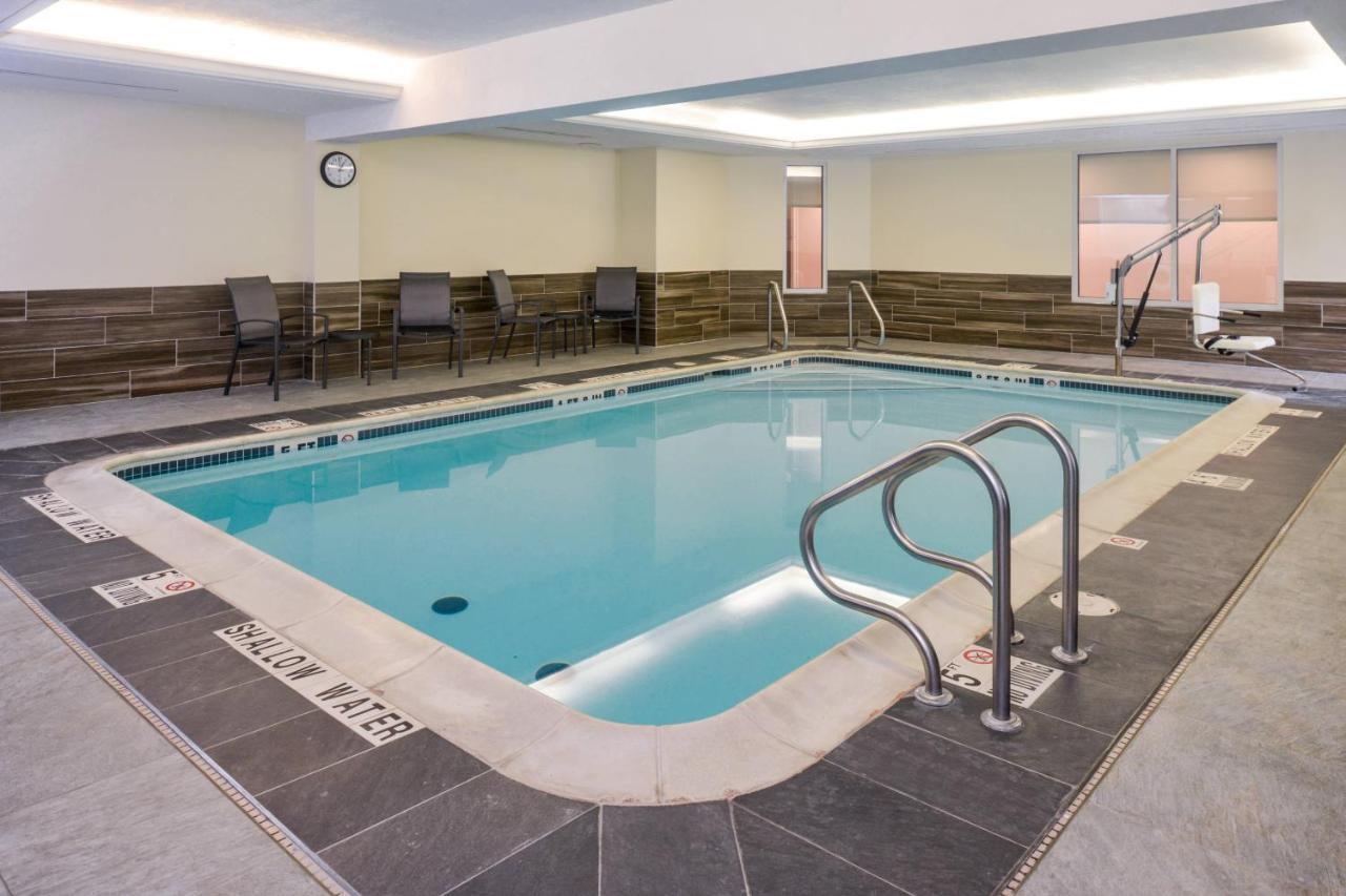 | Fairfield Inn by Marriott Pittsburgh New Stanton