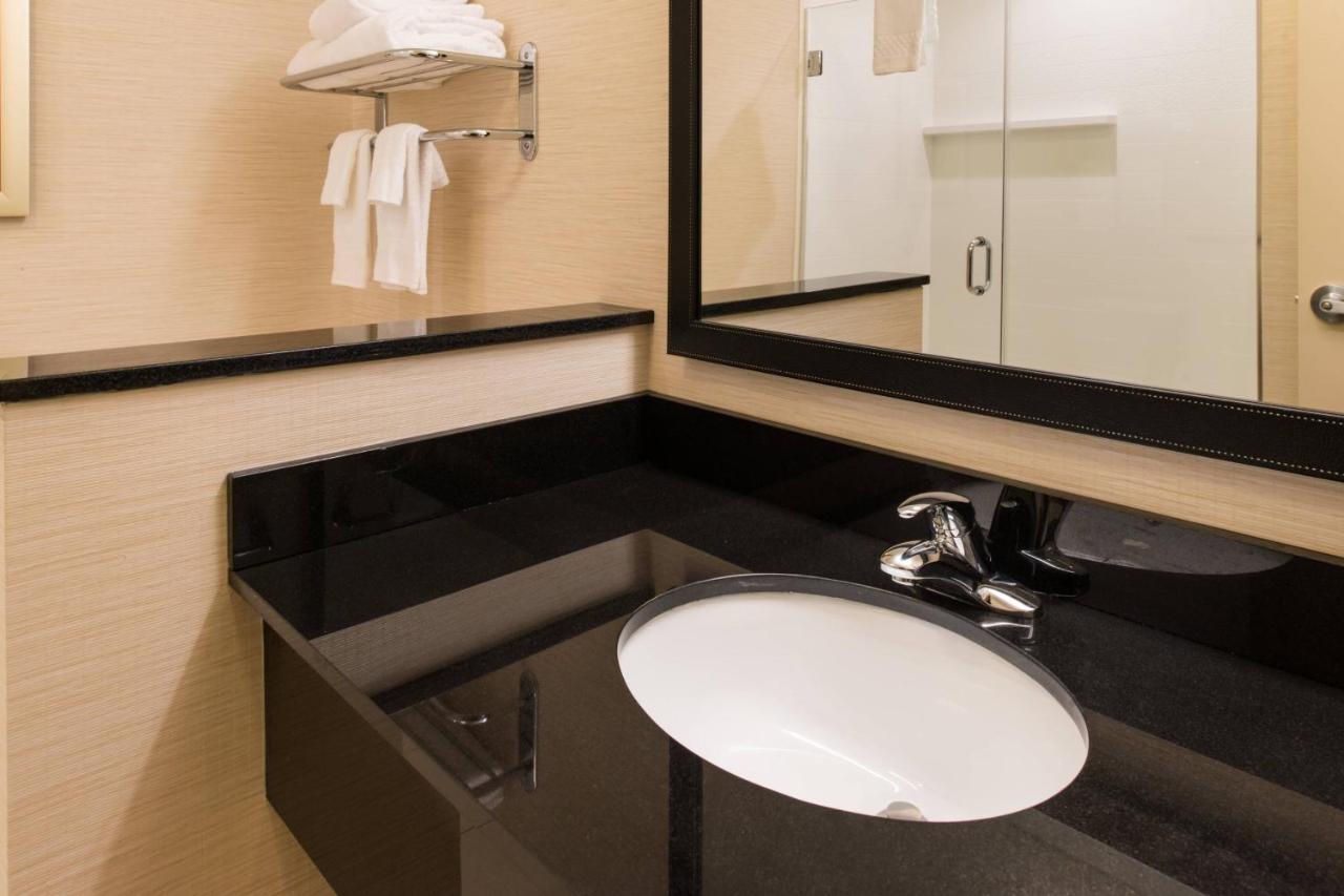 | Fairfield Inn & Suites Utica