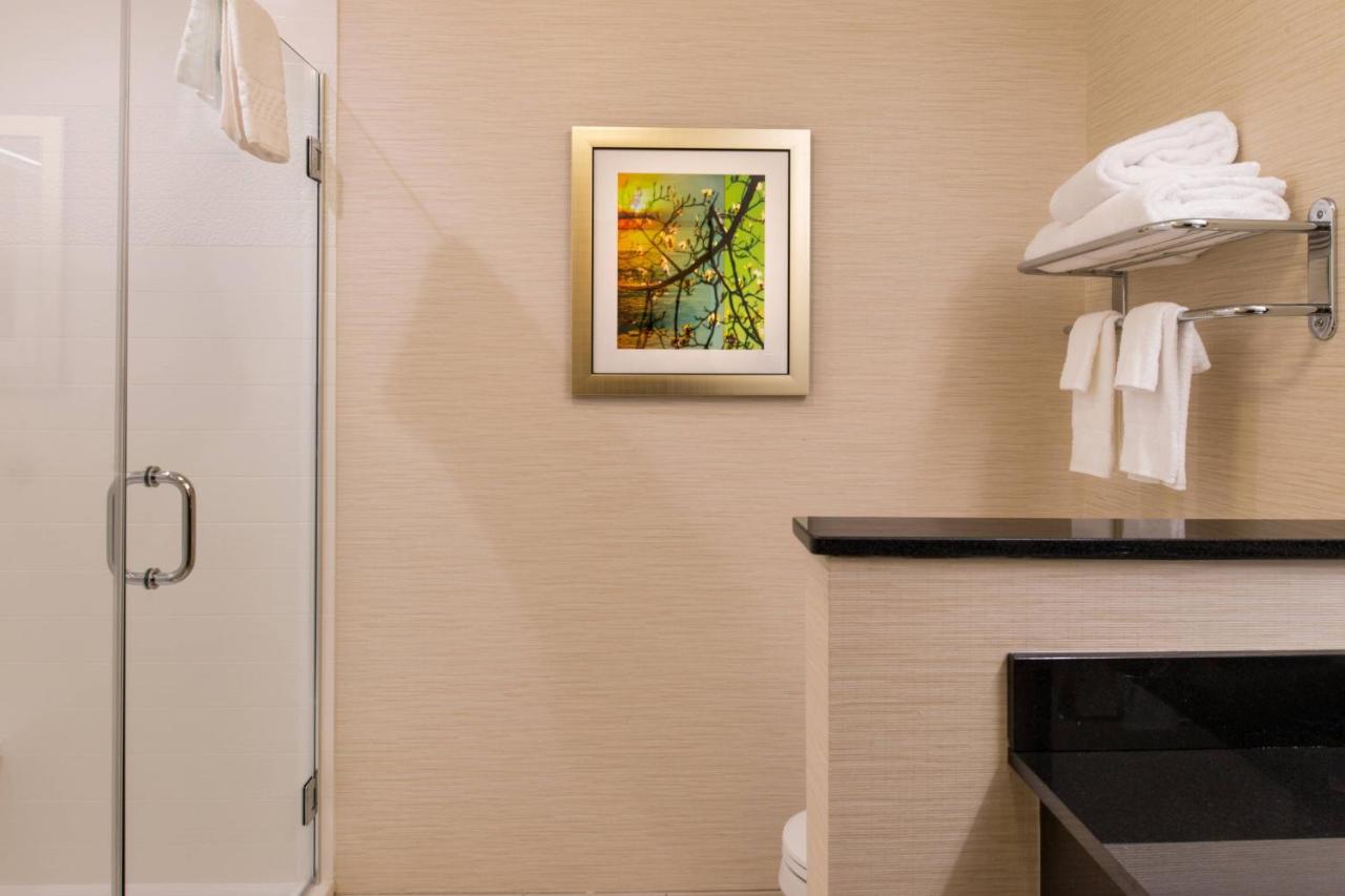 | Fairfield Inn & Suites Utica