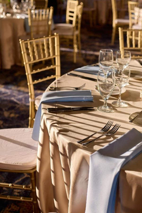 | Phoenix Marriott Resort Tempe at The Buttes