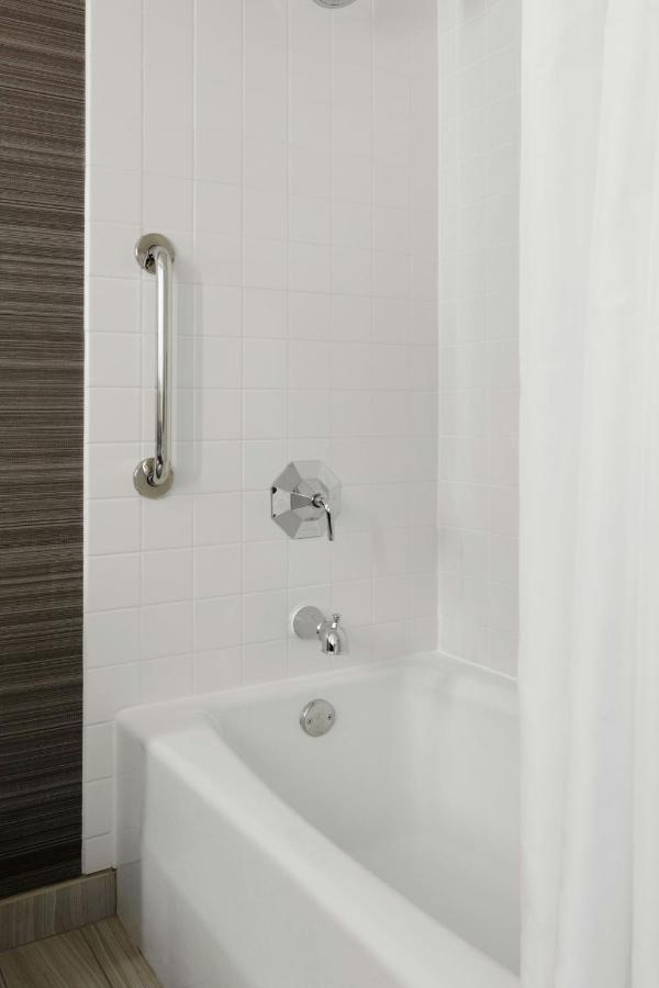 Double Room with Two Double Beds at Newark Liberty International Airport Marriott