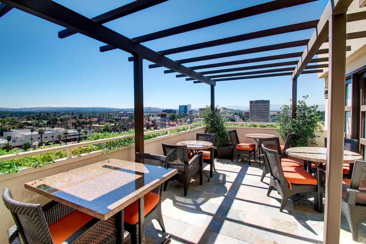 | Marriott Riverside at the Convention Center