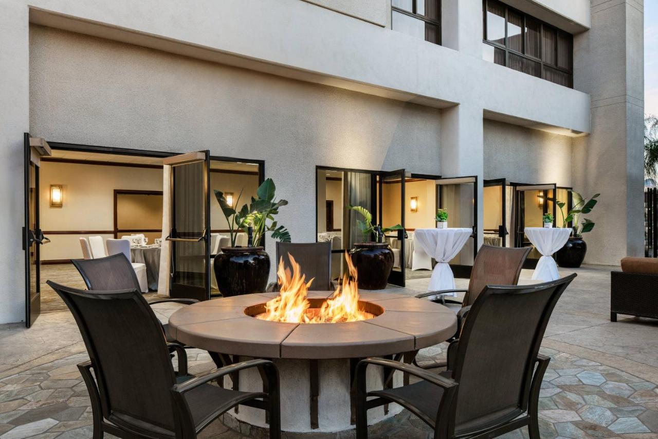 | Marriott Riverside at the Convention Center