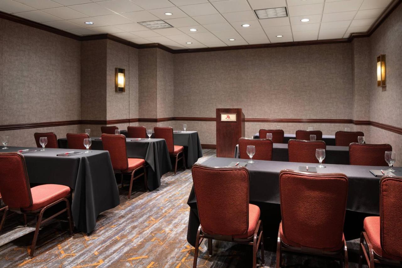 | Marriott Riverside at the Convention Center