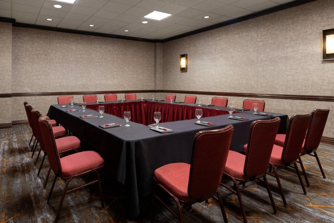 | Marriott Riverside at the Convention Center