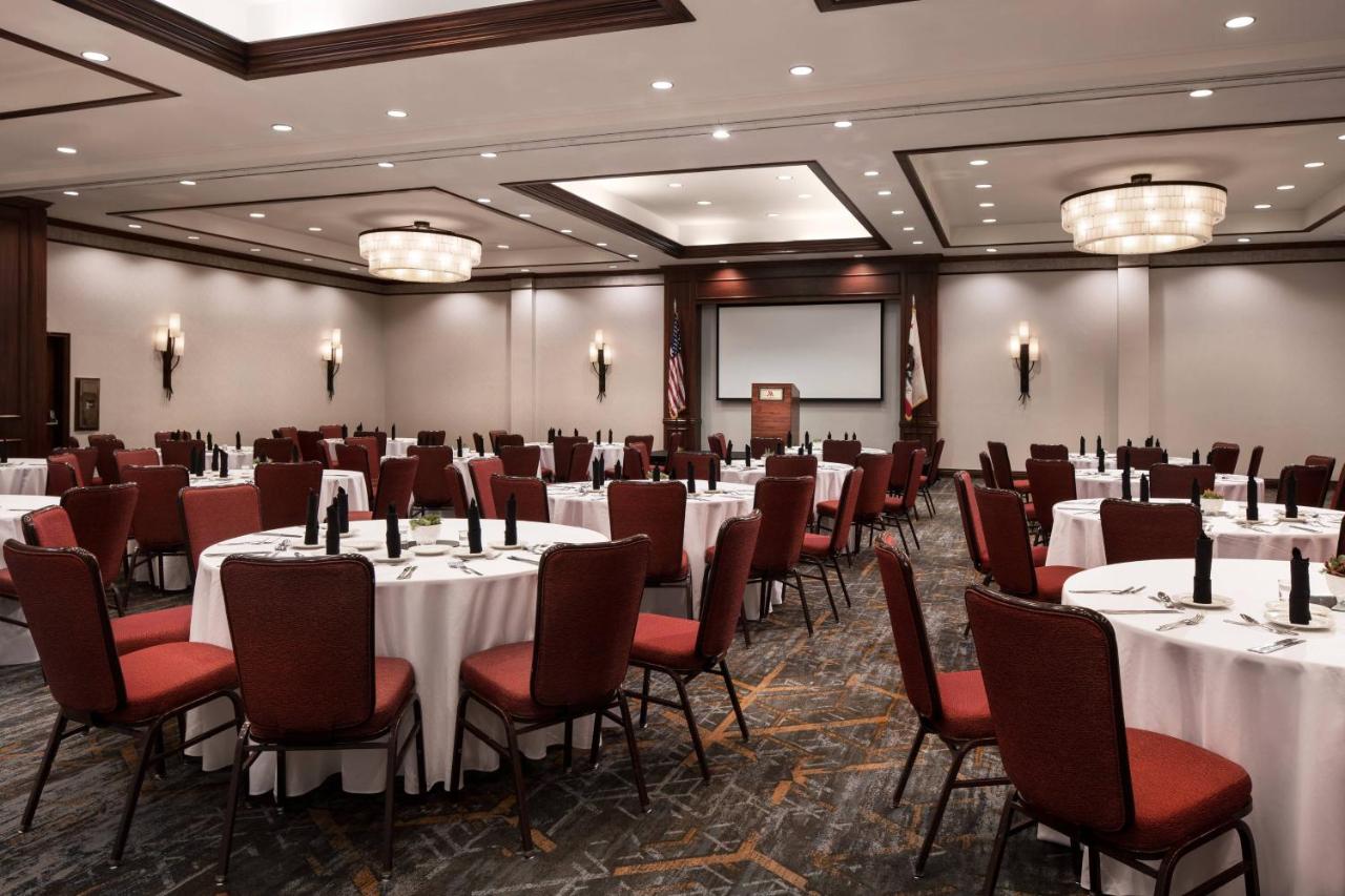 | Marriott Riverside at the Convention Center