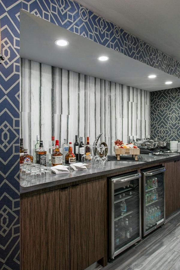 Concierge Level King Room - High Floor at Rochester Airport Marriott