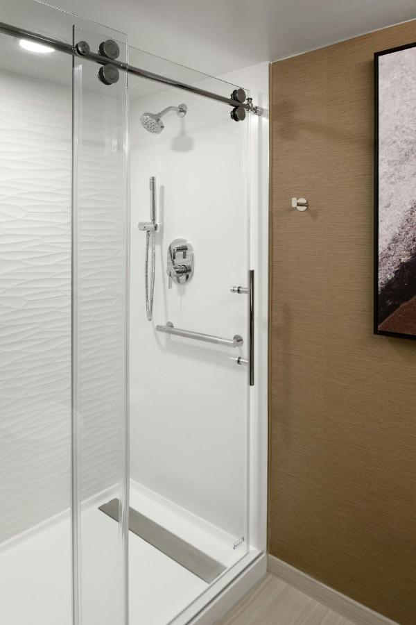 Queen Room with Two Queen Beds at Sacramento Marriott Rancho Cordova
