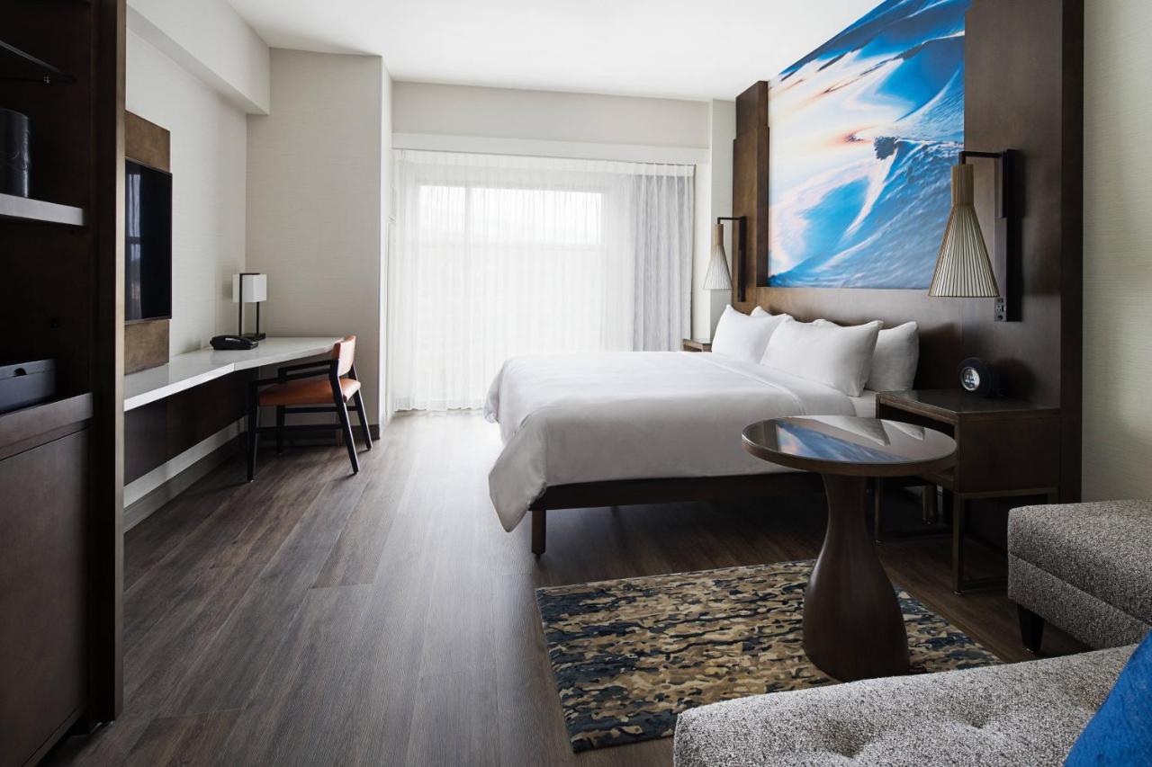 King Room (Concierge Lounge Access) at San Diego Marriott Del Mar