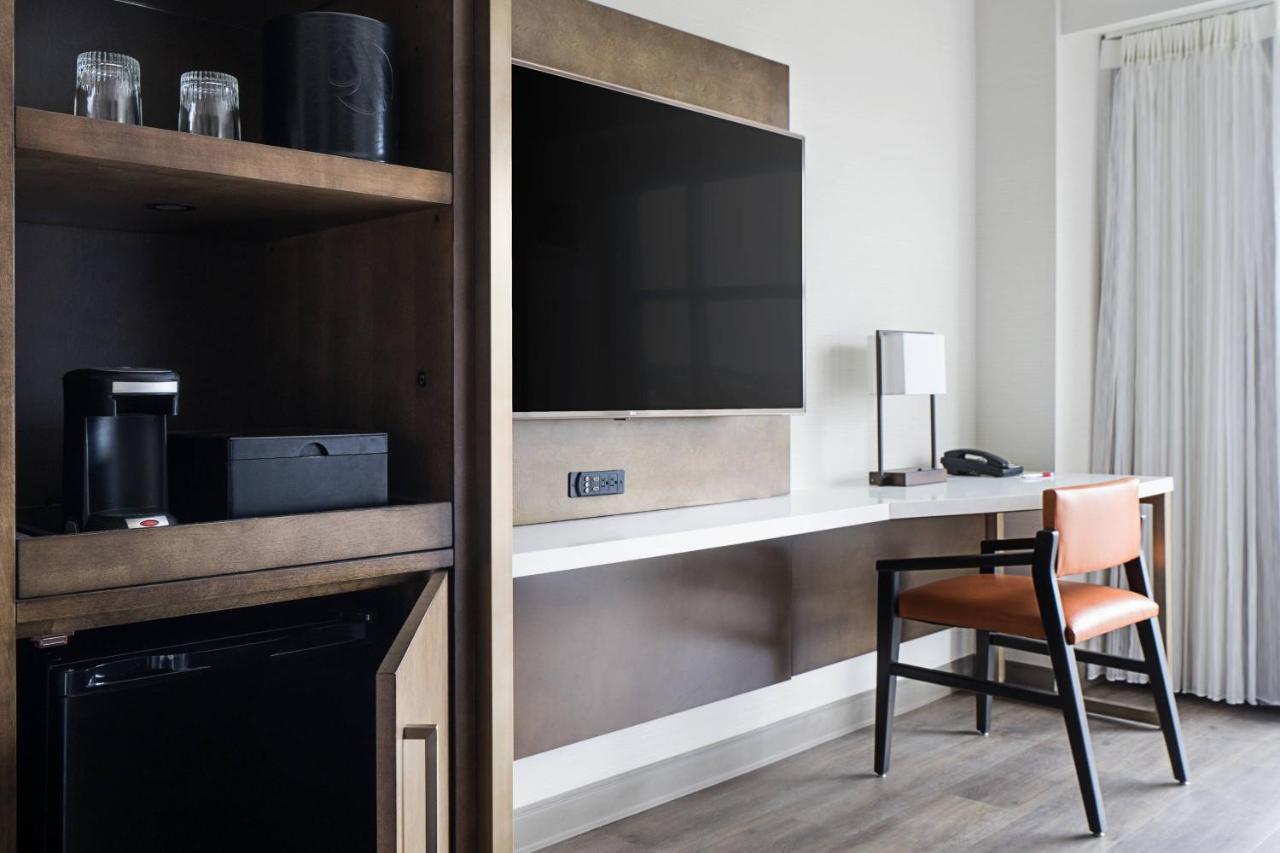 Large Double or Twin Room at San Diego Marriott Del Mar
