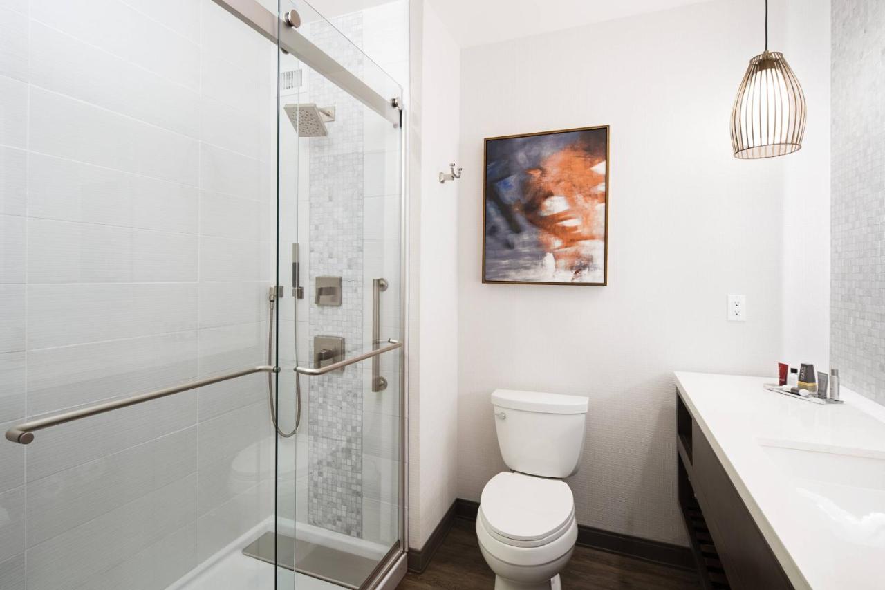 Large Double or Twin Room at San Diego Marriott Del Mar