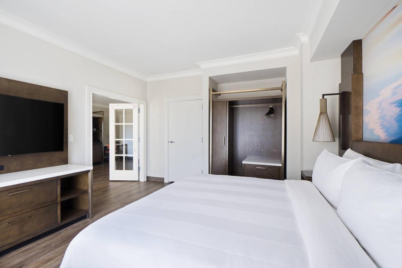 Deluxe King Suite at San Diego Marriott Del Mar