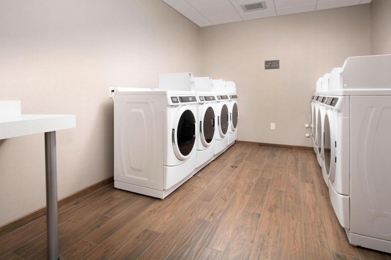 | Residence Inn by Marriott Denver Airport/Convention Center
