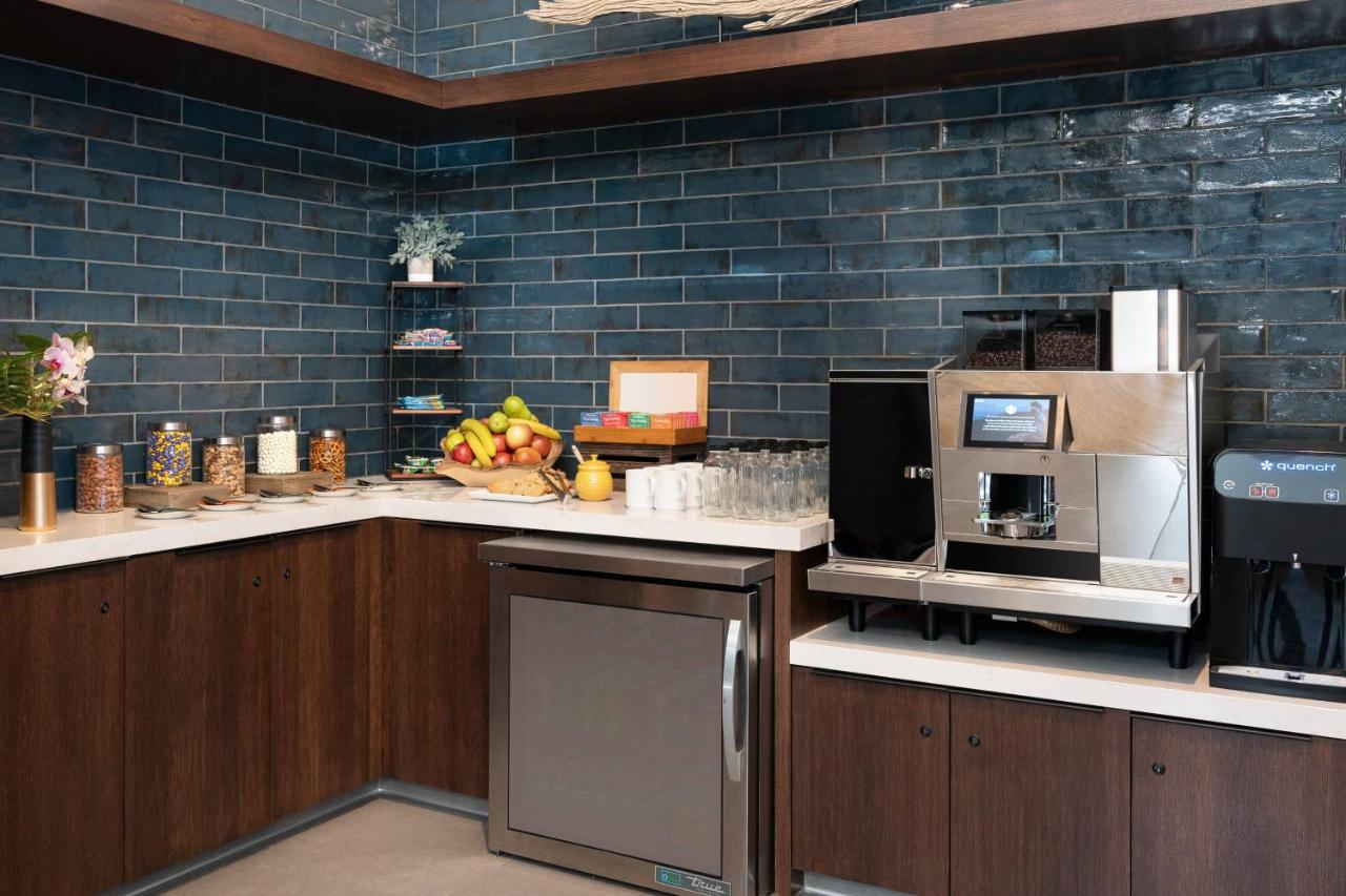 Concierge Level Double Room with Two Double Beds - High Floor at Seattle Marriott Redmond