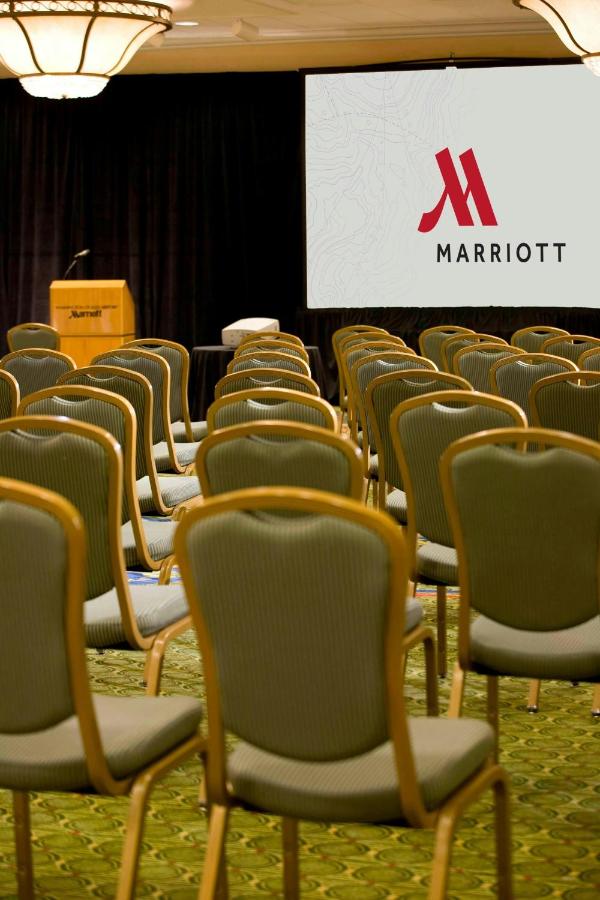 | Washington Dulles Airport Marriott