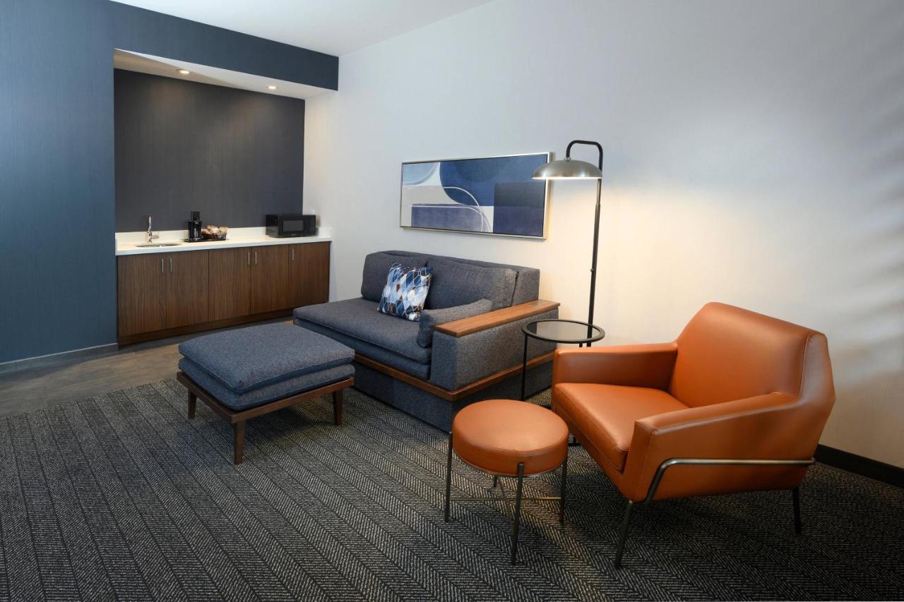 Guest Room with 1 King, Sofa bed at Courtyard by Marriott Charlotte Waverly