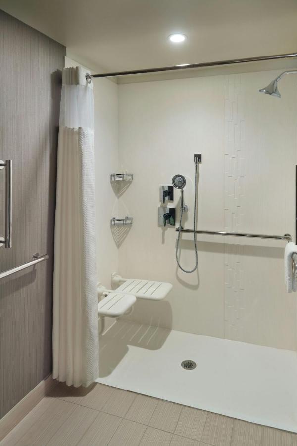 Queen Room at Courtyard by Marriott LaGrange