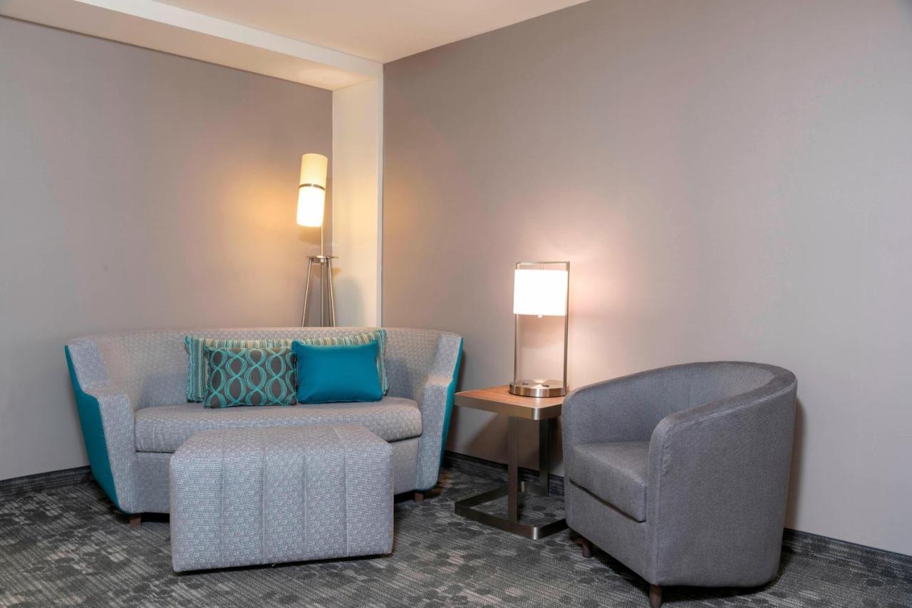 Deluxe Queen Room with 2 Queen Beds and Sofa Bed at Courtyard by Marriott Cleveland Elyria