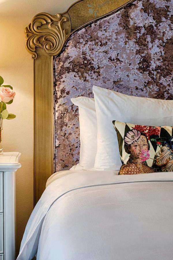 Guest room, 1 King, City view, Three Muses at JW Marriott Savannah Plant Riverside District
