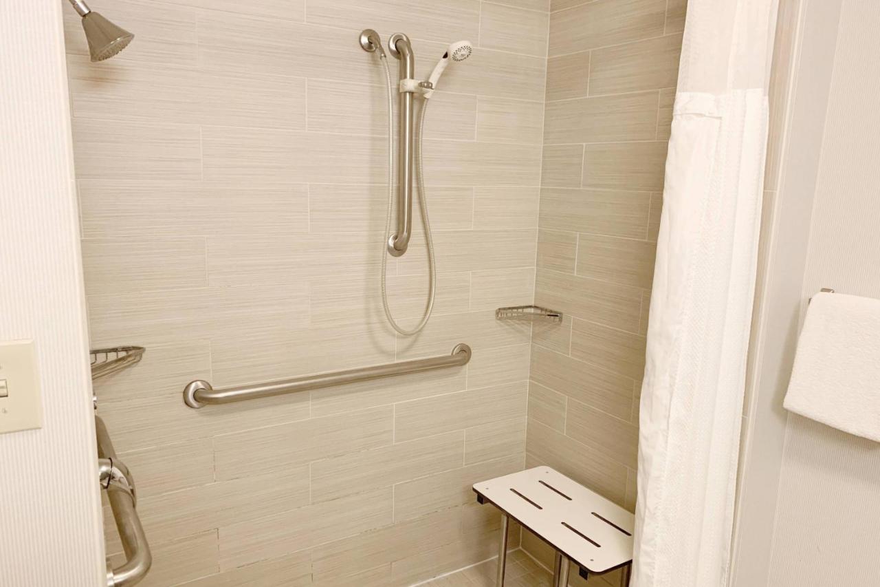 | Courtyard Cleveland Westlake