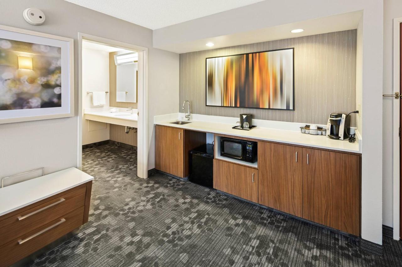 1 Bedroom 2 room Suite, 2 Queen, Sofa bed at Courtyard by Marriott Bryan College Station