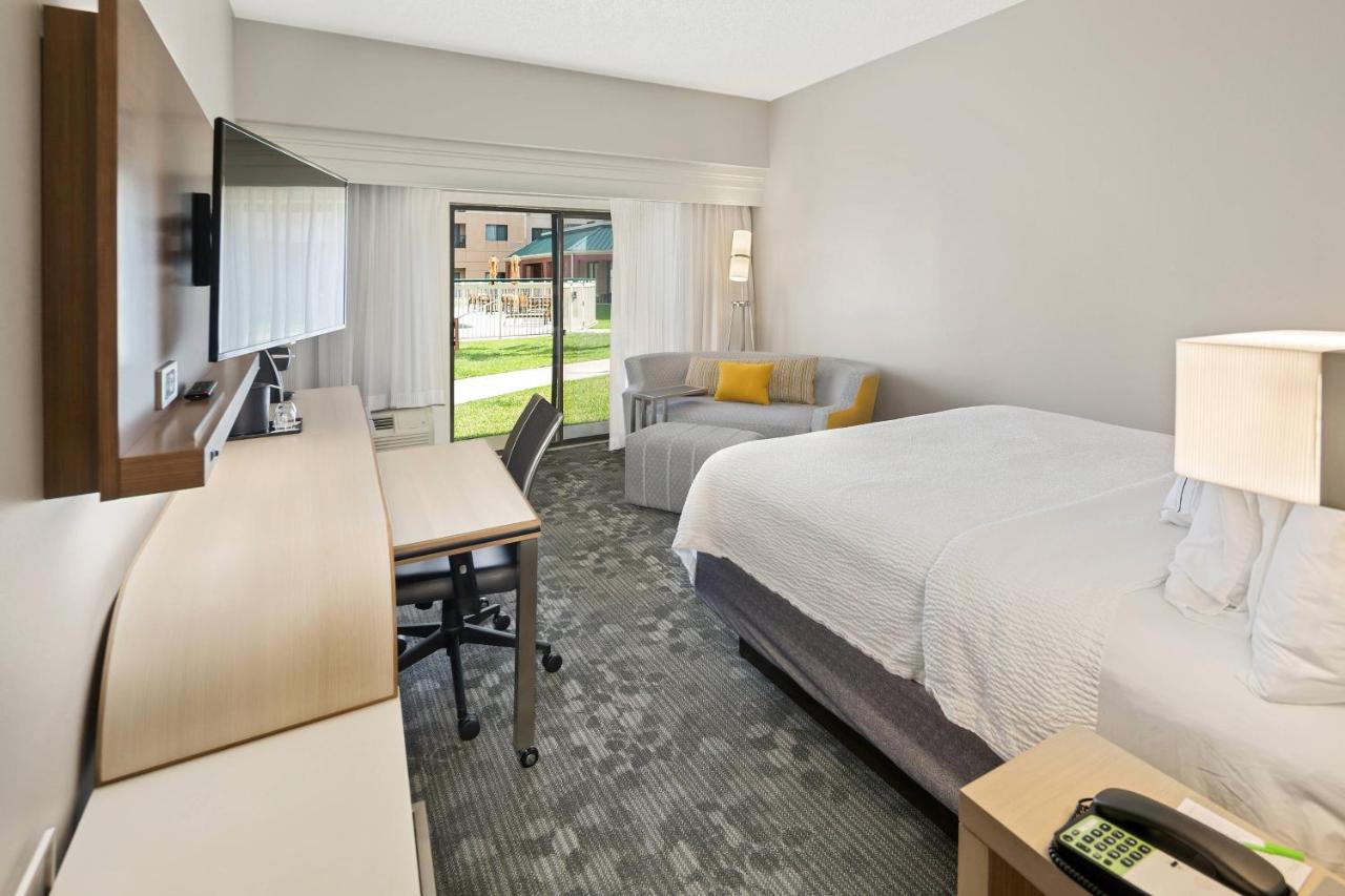 King Room with Sofa Bed at Courtyard by Marriott Bryan College Station