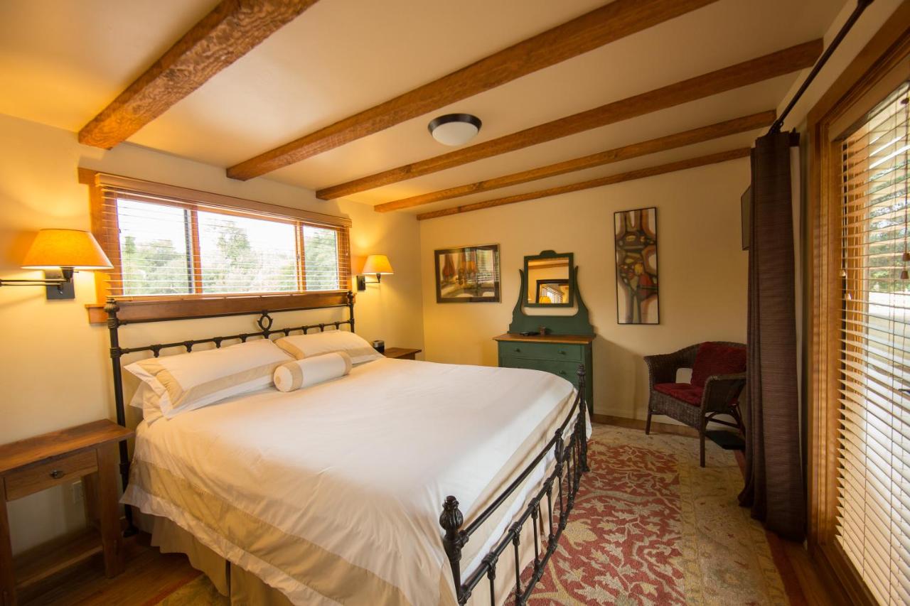 Suite with Balcony at Blue Iguana Inn