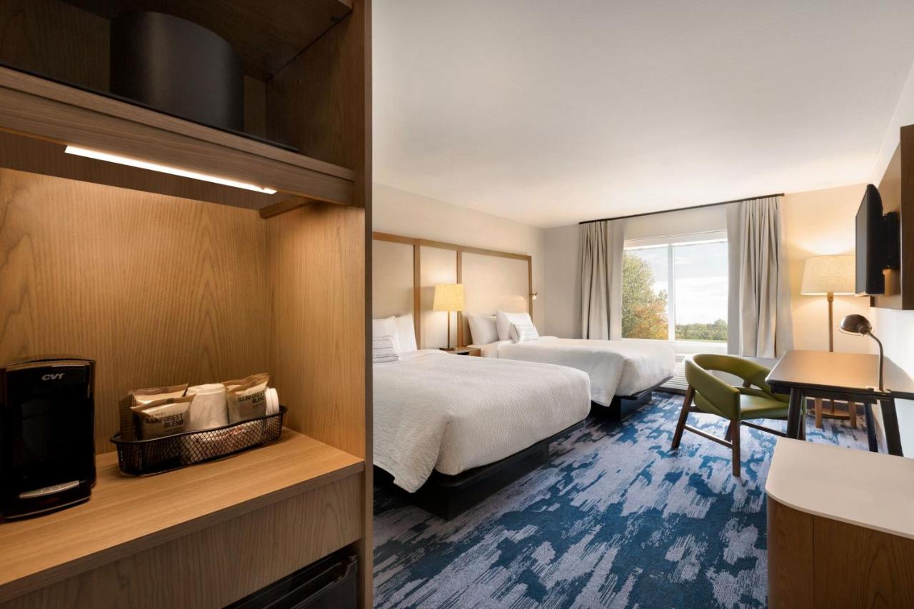 Queen Room with City View at Fairfield Inn & Suites by Marriott Boulder Longmont
