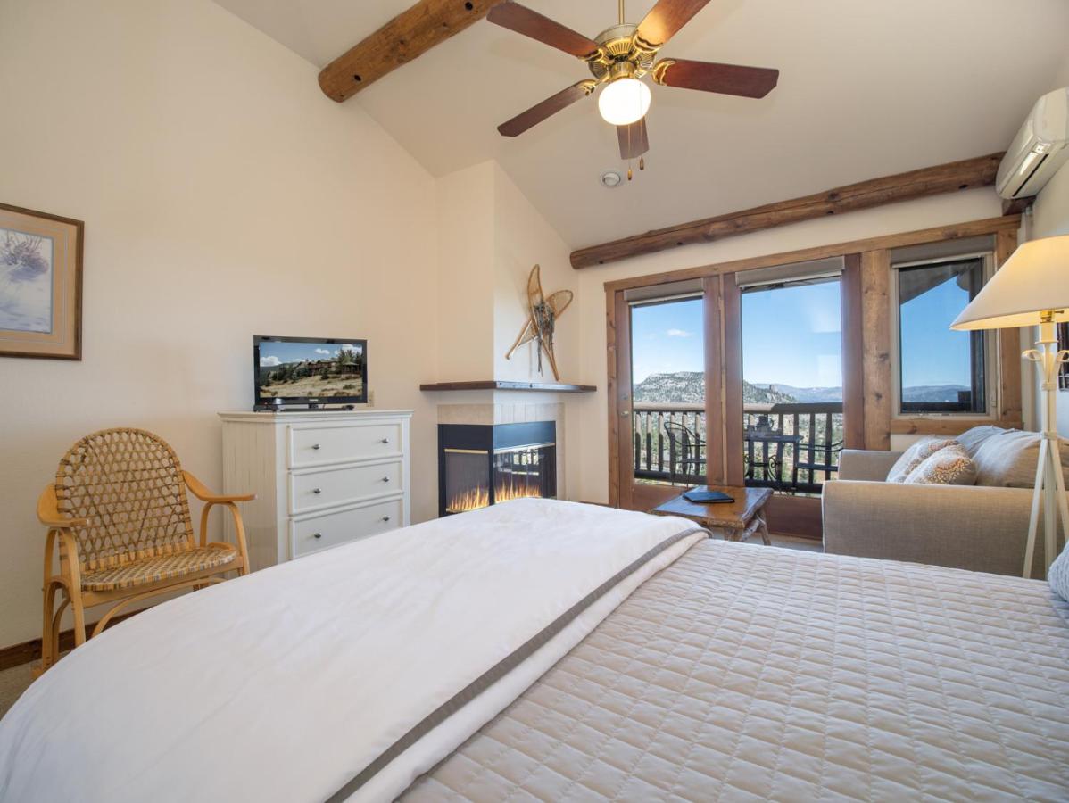Deluxe Queen Room at Taharaa Mountain Lodge