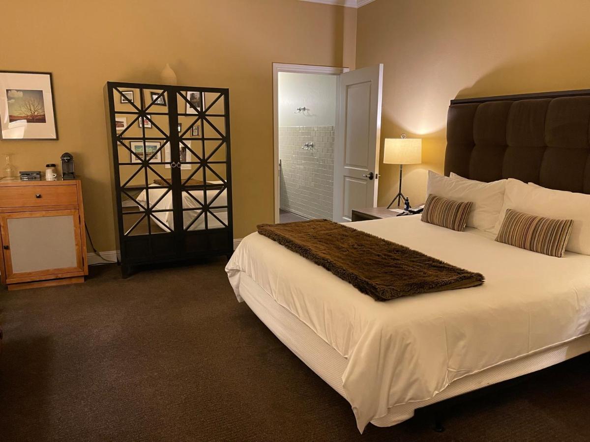 (ADA) Premium King Room at Wydown Hotel