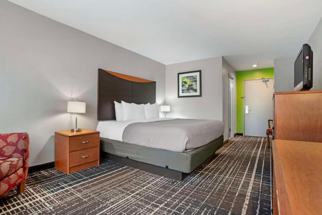 King Room at Quality Inn & Suites Birmingham - Highway 280