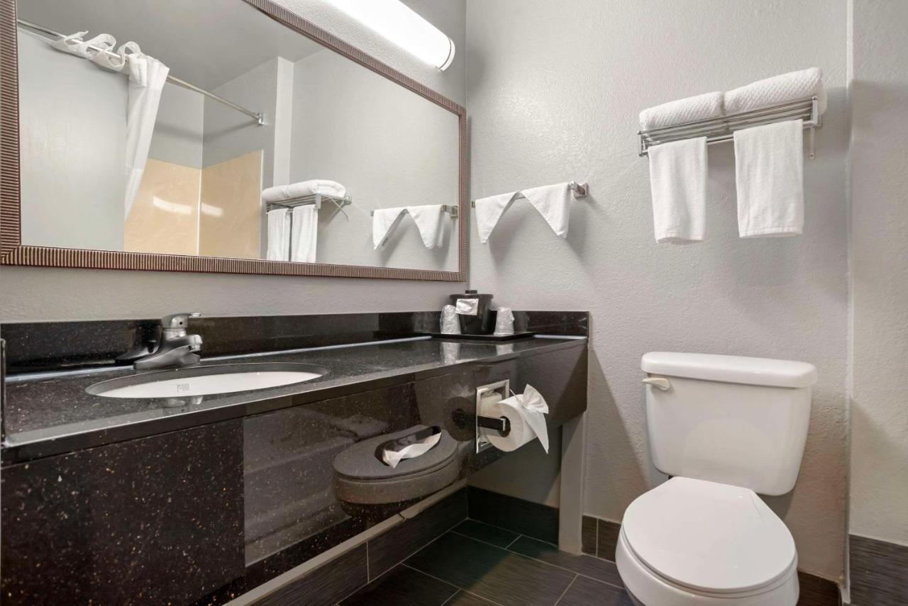 King Room at Quality Inn & Suites Birmingham - Highway 280