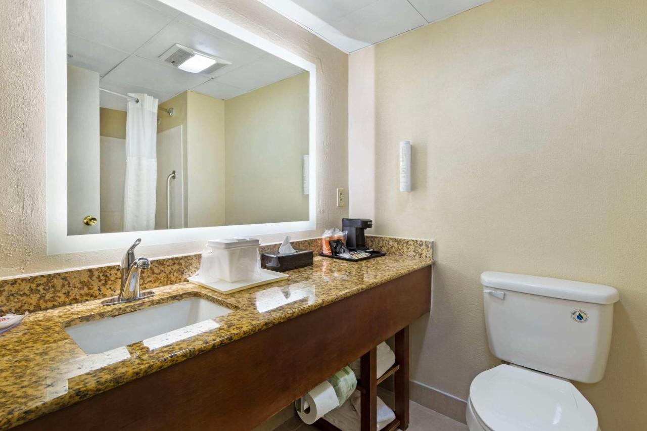 King Room at Clarion Pointe Durham Research Triangle Park