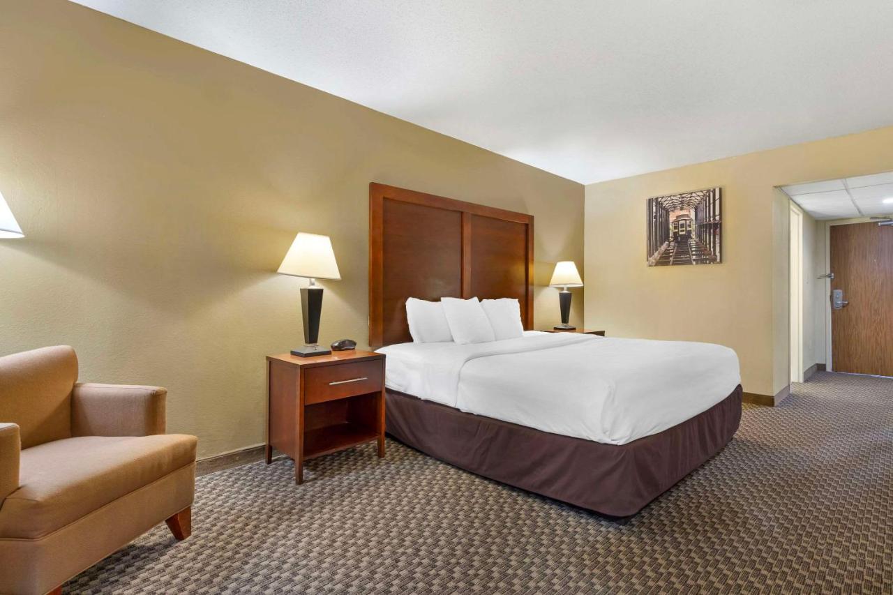 King Room at Clarion Pointe Durham Research Triangle Park