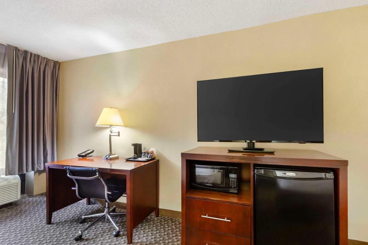 Queen Room with Two Queen Beds - Non-Smoking at Clarion Pointe Durham Research Triangle Park