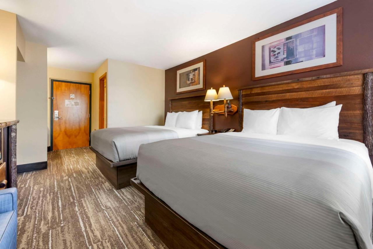 Queen Room with Two Queen Beds at Quality Inn Ashland - Lake Superior