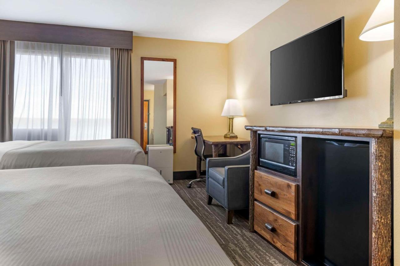 Queen Room with Two Queen Beds at Quality Inn Ashland - Lake Superior