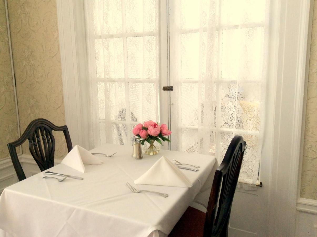 | Four Chimneys Inn