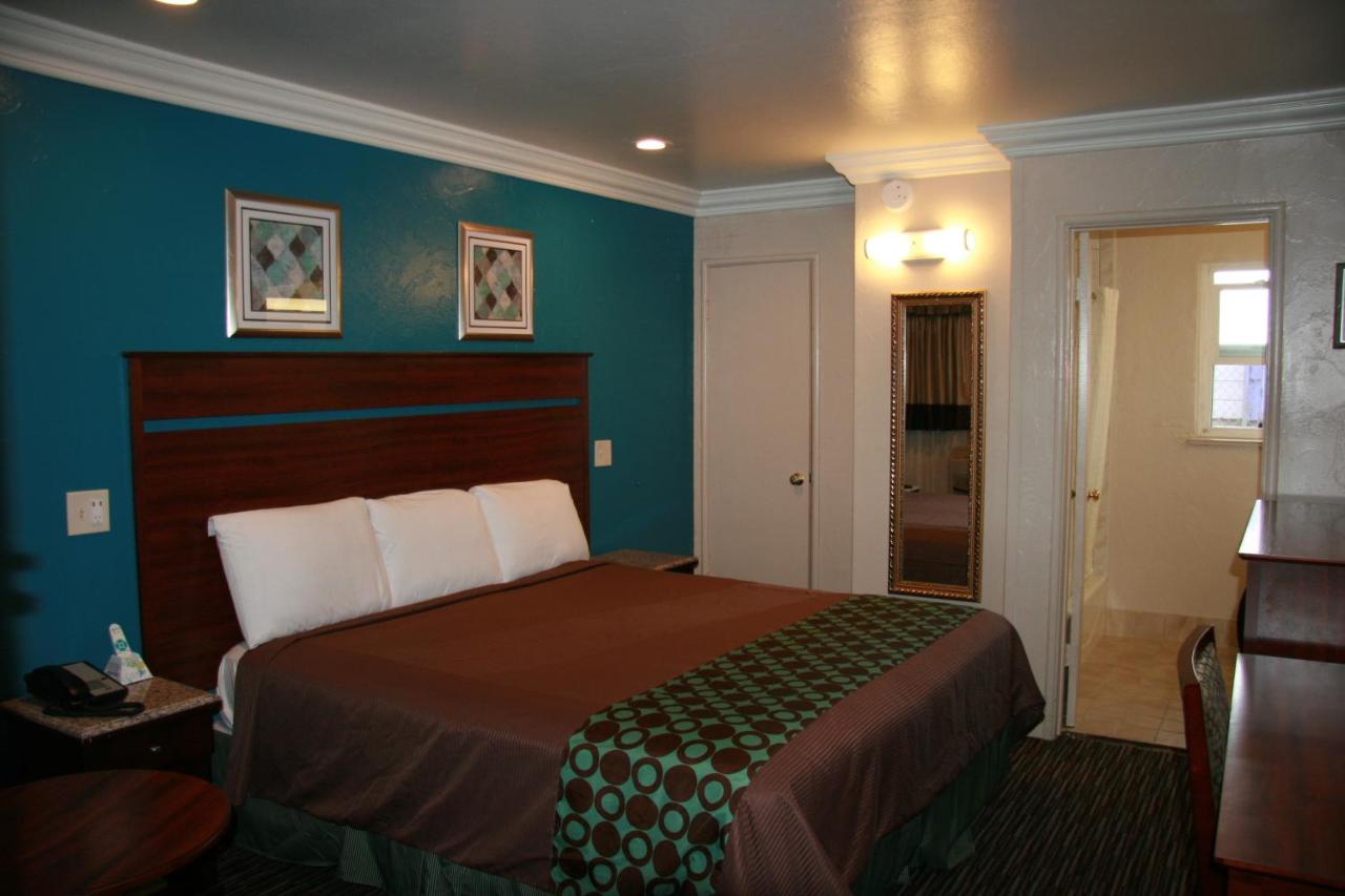 | Civic Center Lodge / Lake Merritt BART